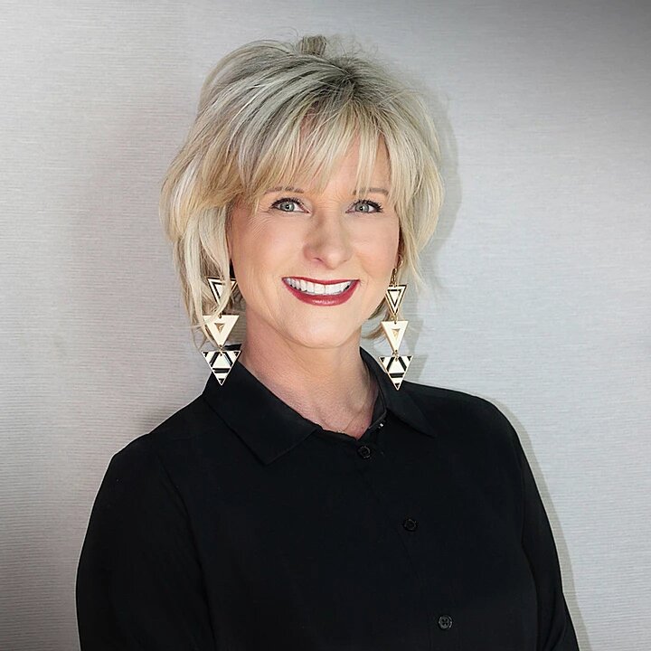 BRITT M., Creative Stylist